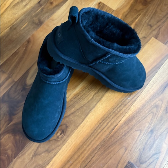 UGG Classic Ultra Mini, Size 9, NEW - Picture 3 of 16